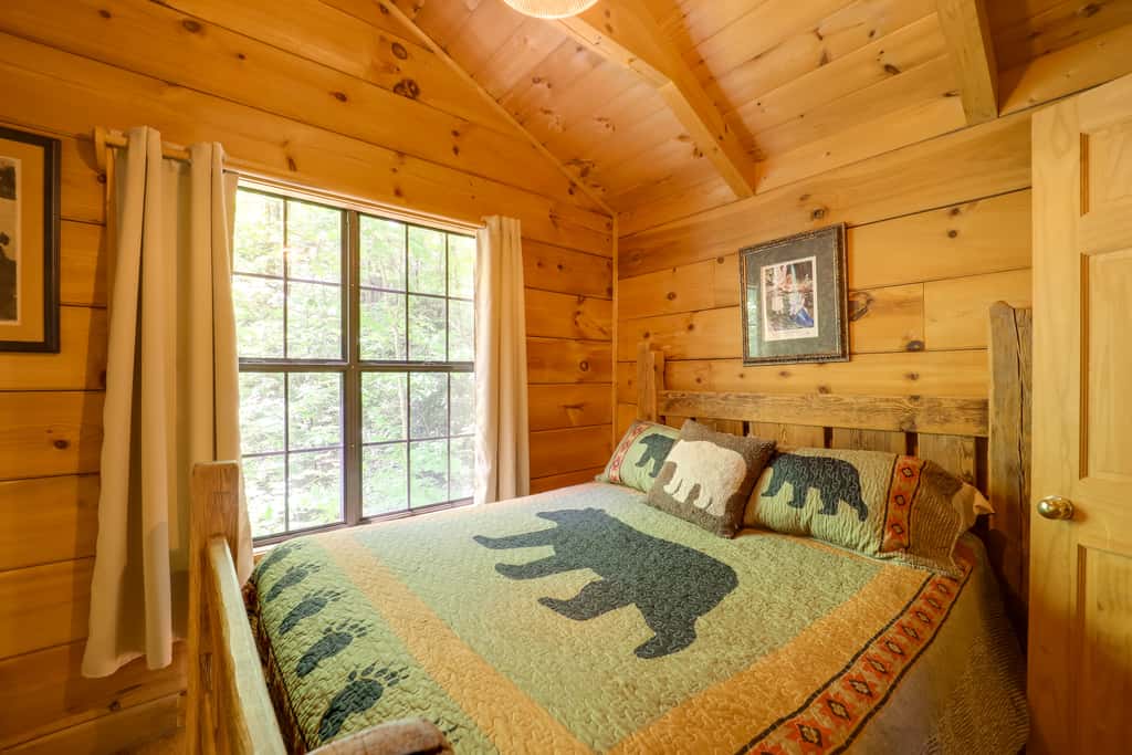 All-Season Sunroom + Hot Tub: Marion Cabin Retreat