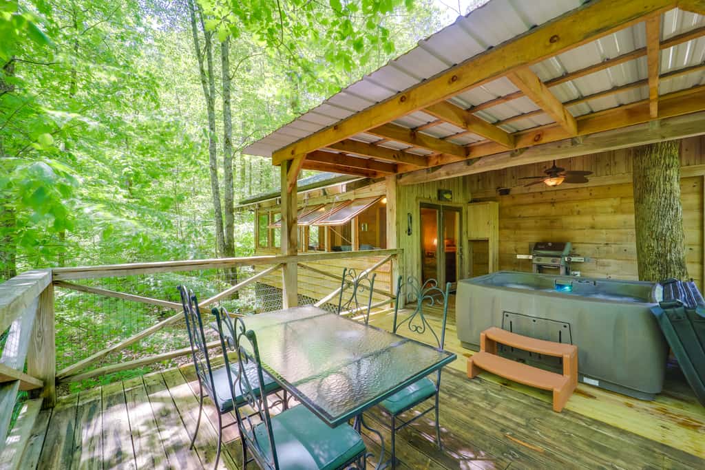 All-Season Sunroom + Hot Tub: Marion Cabin Retreat