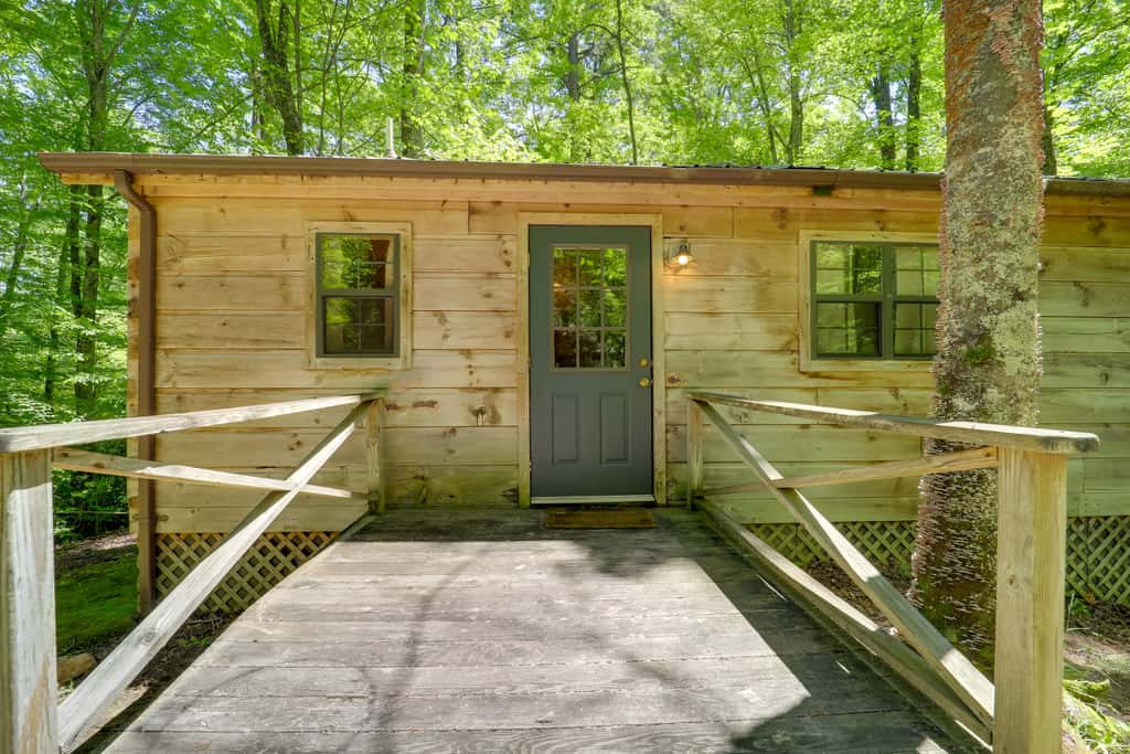 All-Season Sunroom + Hot Tub: Marion Cabin Retreat