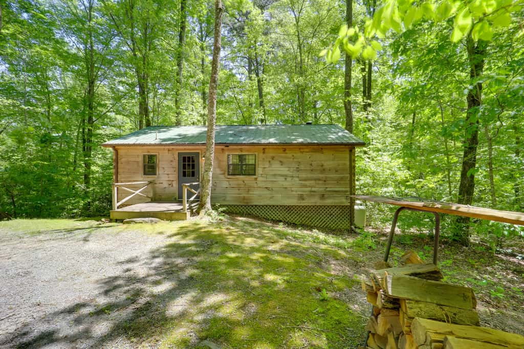 All-Season Sunroom + Hot Tub: Marion Cabin Retreat