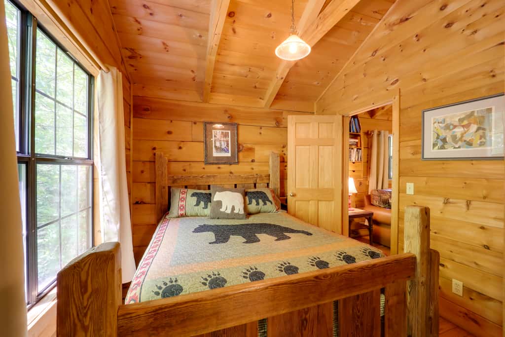 All-Season Sunroom + Hot Tub: Marion Cabin Retreat