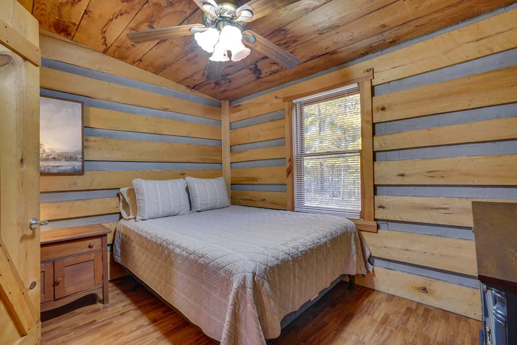 Access to Community Marina! Lake-View Murray Cabin