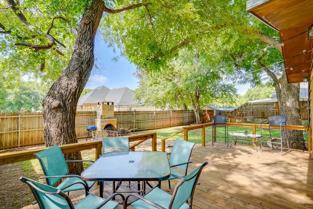 Pet-Friendly Granbury Home w/ Yard, Near Downtown!