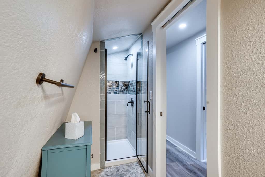 Pet-Friendly Granbury Home w/ Yard, Near Downtown!