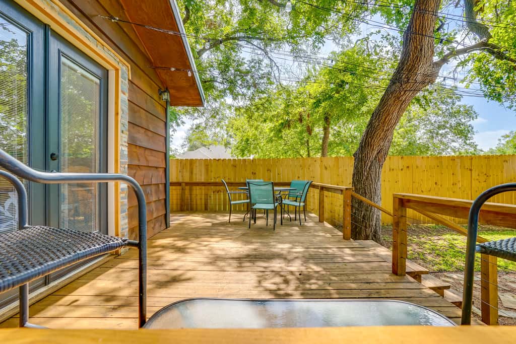 Pet-Friendly Granbury Home w/ Yard, Near Downtown!