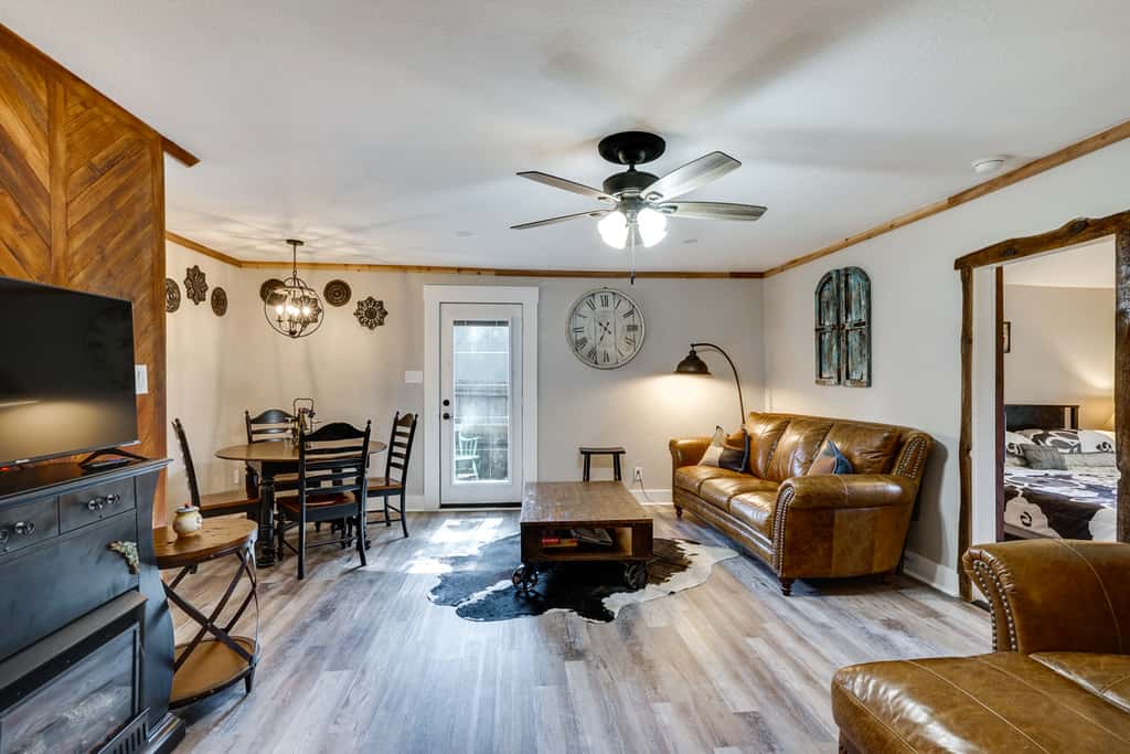 Pet-Friendly Granbury Home w/ Yard, Near Downtown!