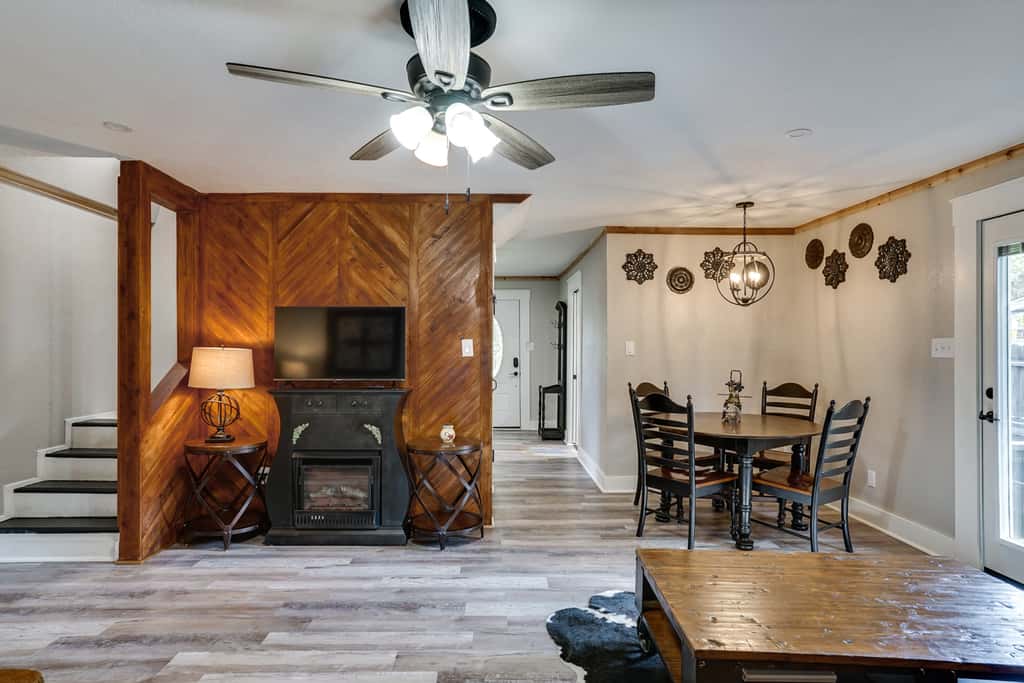 Pet-Friendly Granbury Home w/ Yard, Near Downtown!