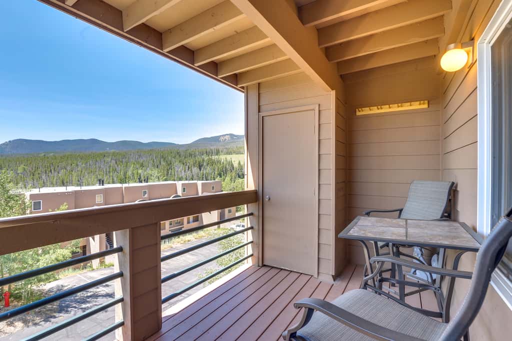 Stunning Mountain Views: Silverthorne Condo!