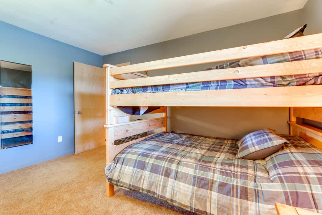 Stunning Mountain Views: Silverthorne Condo!