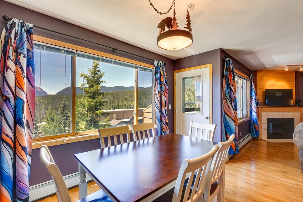 Stunning Mountain Views: Silverthorne Condo!