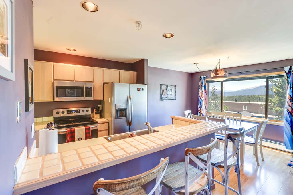 Stunning Mountain Views: Silverthorne Condo!