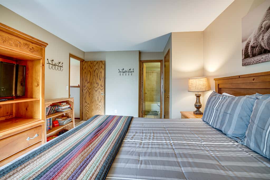 Silverthorne Condo: New Pool & Hot Tub + Fireplace
