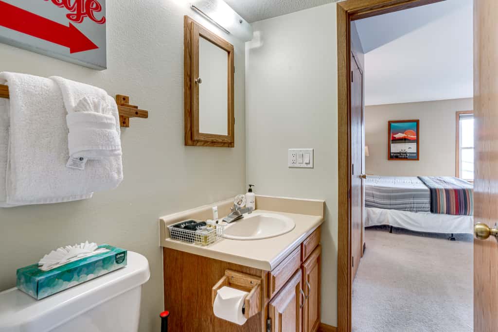 Silverthorne Condo: New Pool & Hot Tub + Fireplace