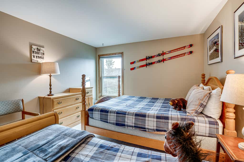 Silverthorne Condo: New Pool & Hot Tub + Fireplace
