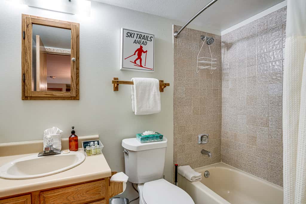 Silverthorne Condo: New Pool & Hot Tub + Fireplace