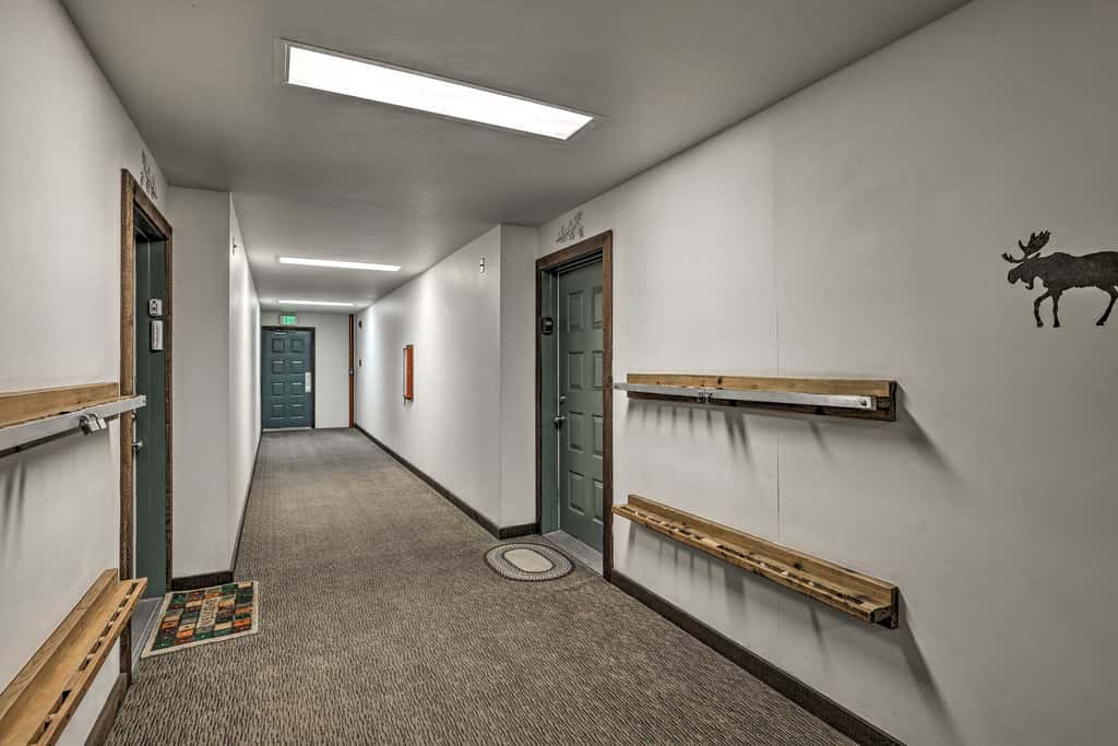 Silverthorne Condo: New Pool & Hot Tub + Fireplace
