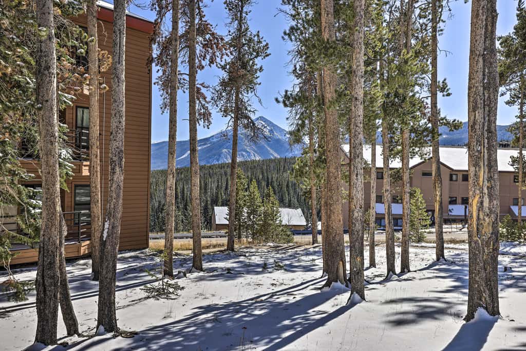 Silverthorne Condo: New Pool & Hot Tub + Fireplace