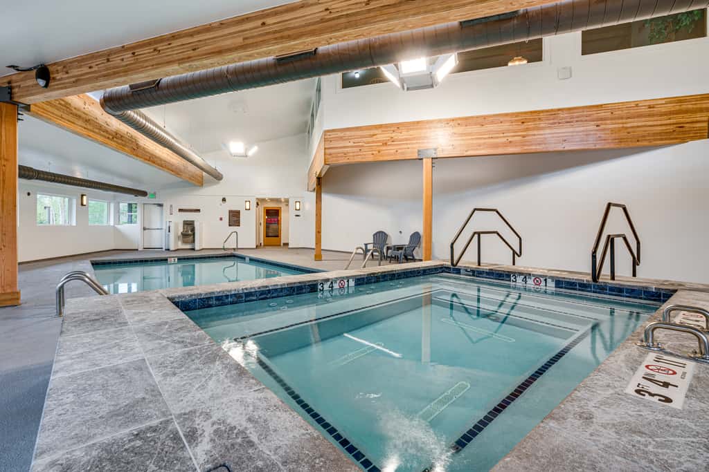 Silverthorne Condo: New Pool & Hot Tub + Fireplace