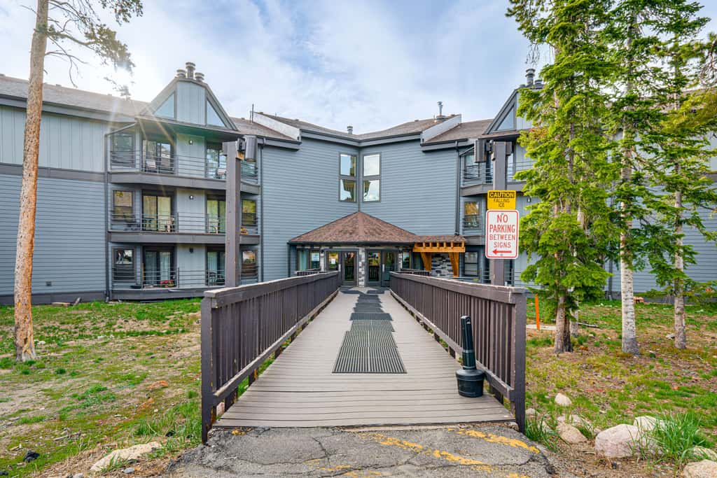 Silverthorne Condo: New Pool & Hot Tub + Fireplace