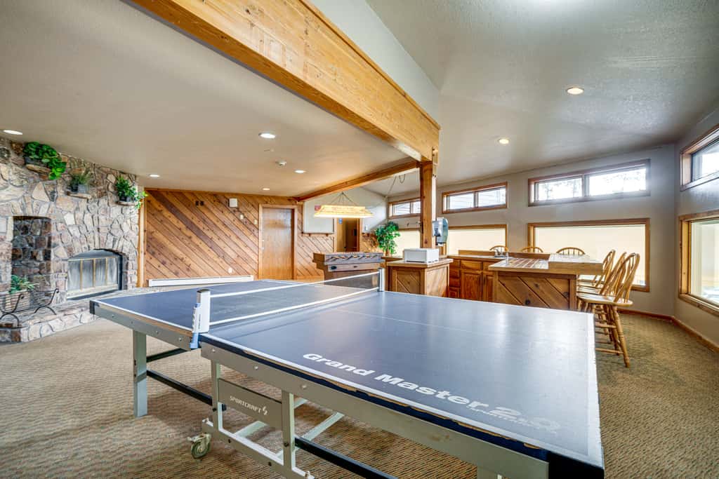Silverthorne Condo: New Pool & Hot Tub + Fireplace