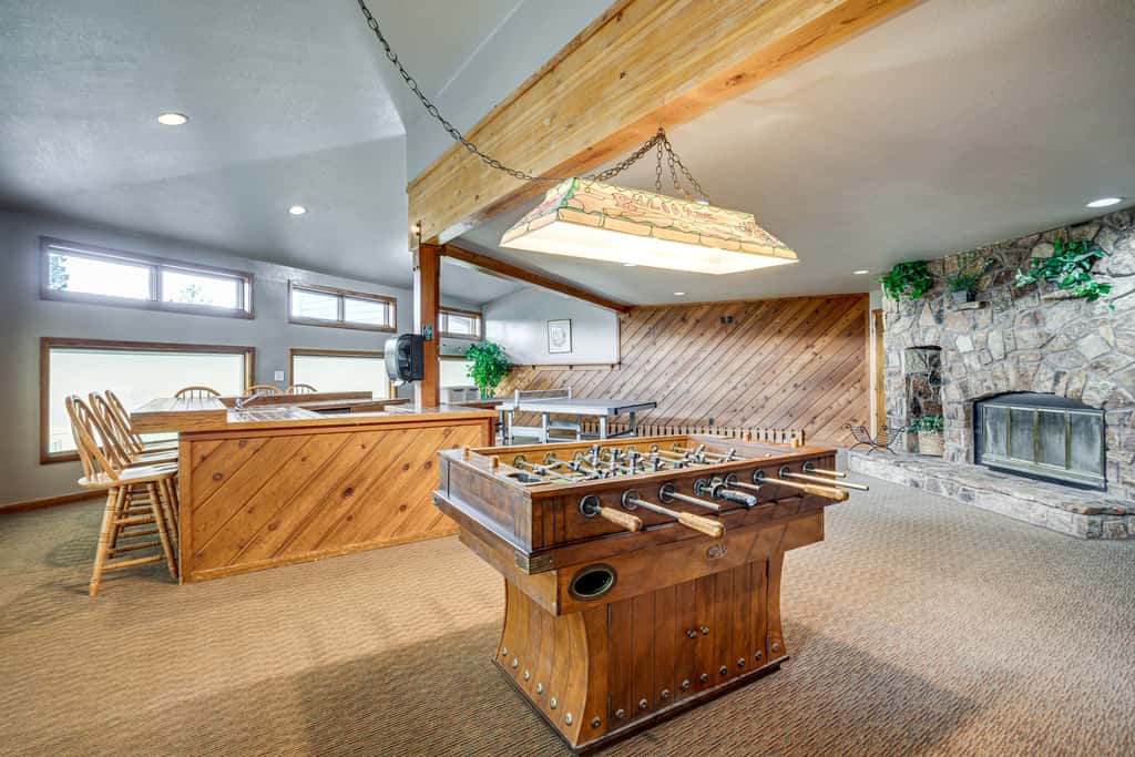 Silverthorne Condo: New Pool & Hot Tub + Fireplace