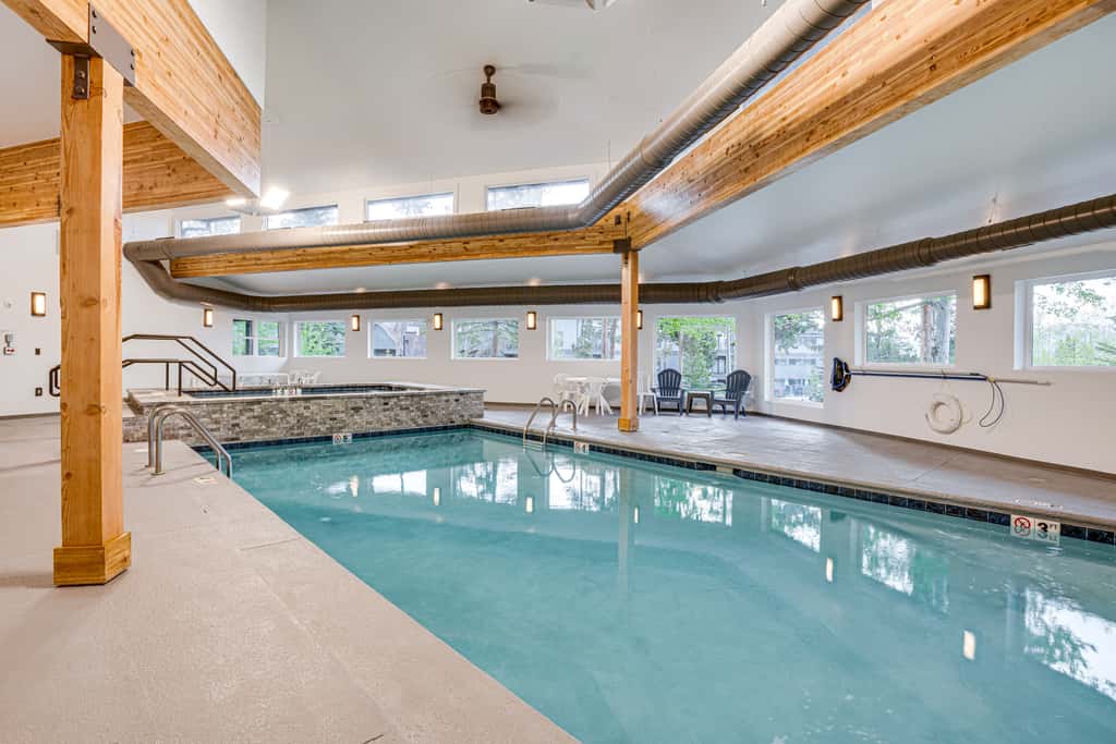 Silverthorne Condo: New Pool & Hot Tub + Fireplace
