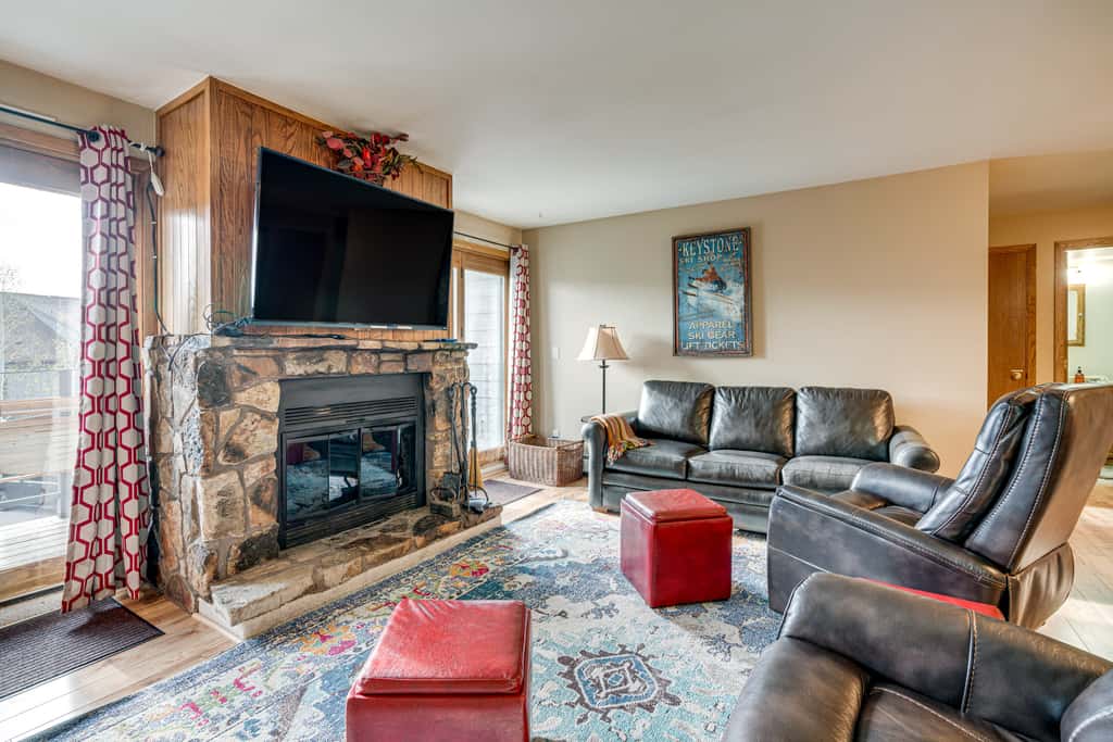 Silverthorne Condo: New Pool & Hot Tub + Fireplace