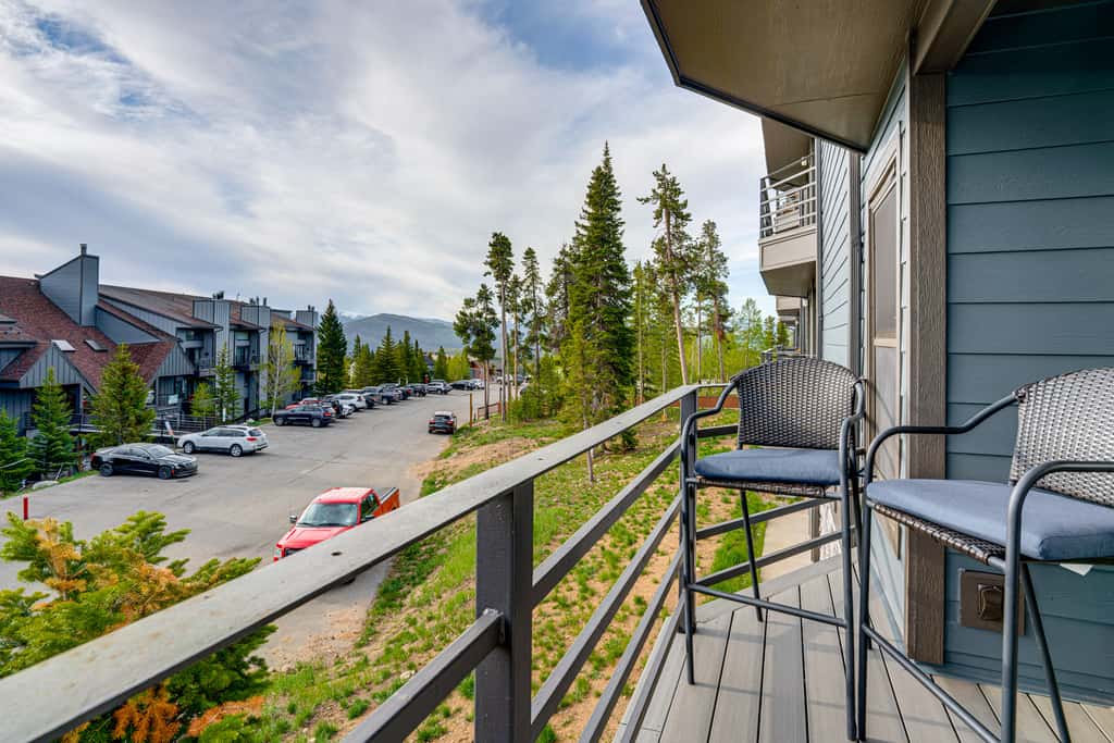 Silverthorne Condo: New Pool & Hot Tub + Fireplace