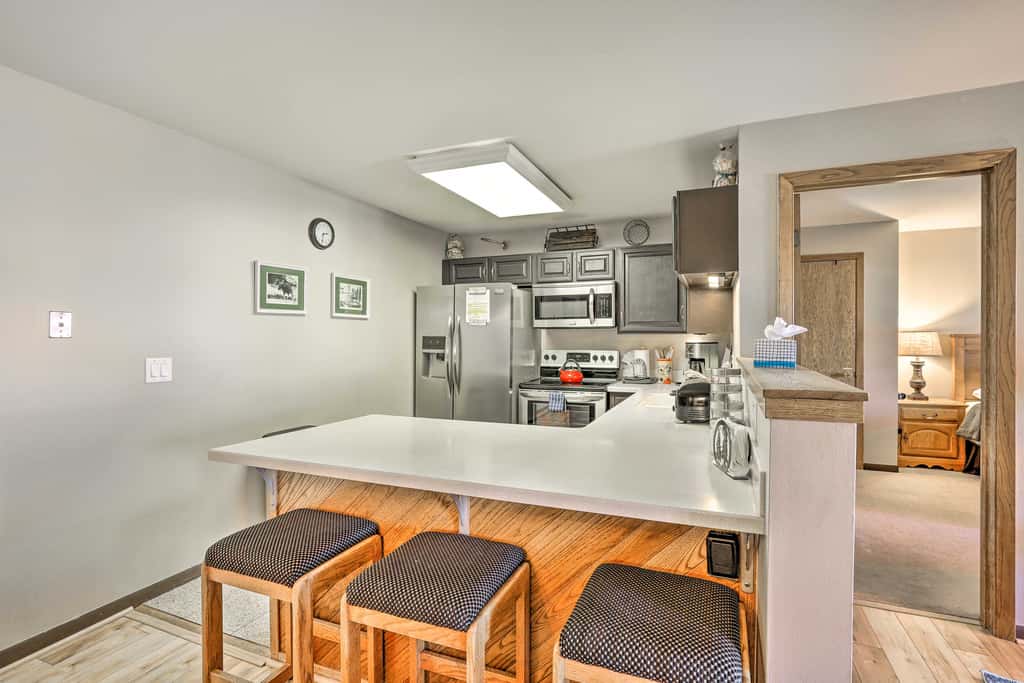 Silverthorne Condo: New Pool & Hot Tub + Fireplace