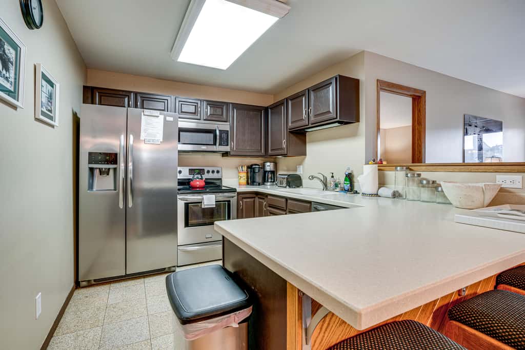 Silverthorne Condo: New Pool & Hot Tub + Fireplace