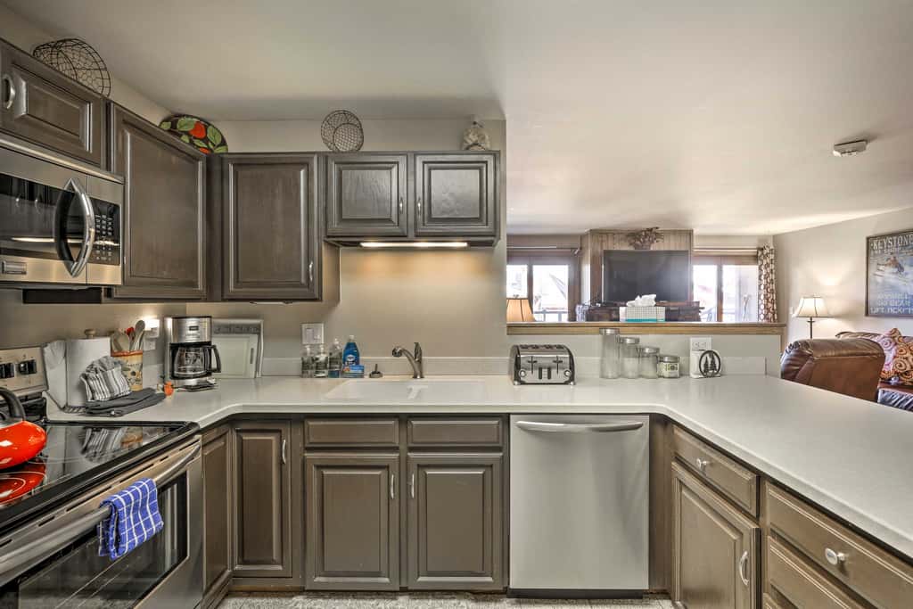 Silverthorne Condo: New Pool & Hot Tub + Fireplace