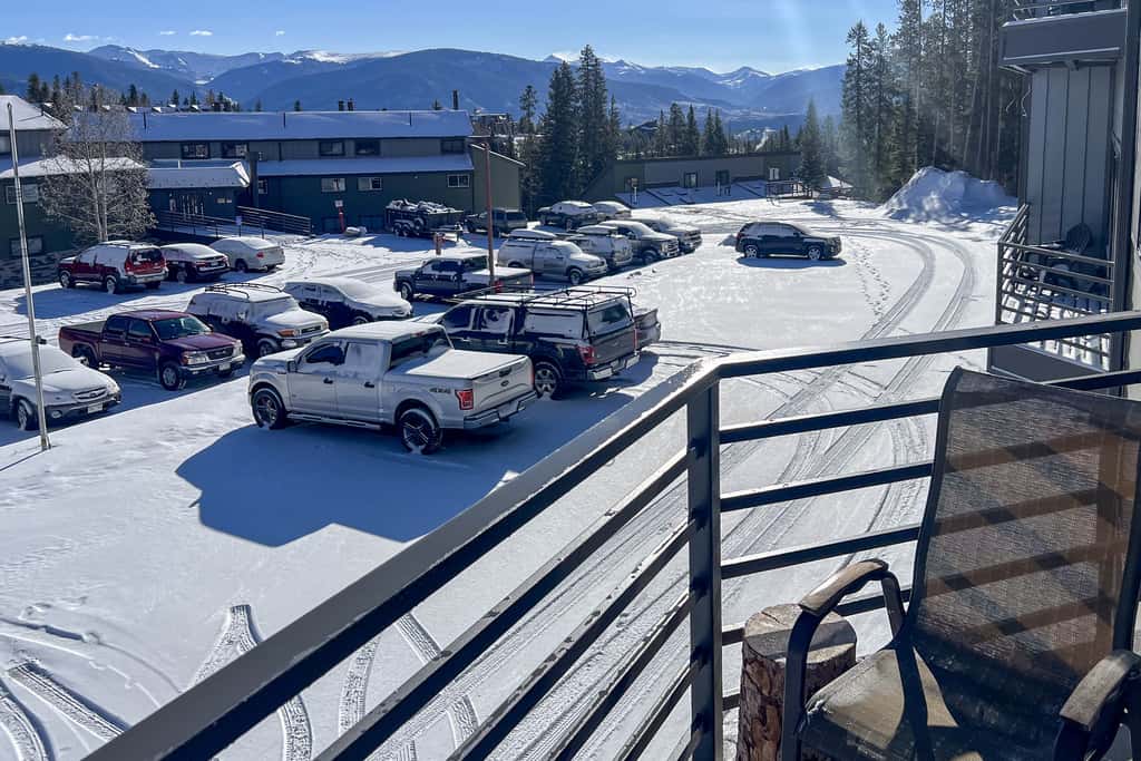Silverthorne Condo w/ Views ~ 11 Mi to Ski Slopes