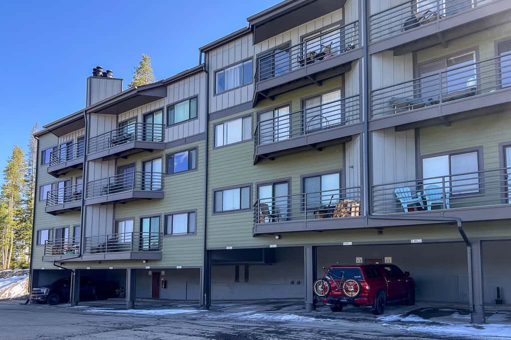 Silverthorne Condo w/ Views ~ 11 Mi to Ski Slopes