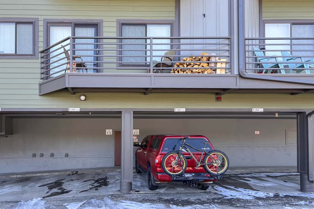 Silverthorne Condo w/ Views ~ 11 Mi to Ski Slopes
