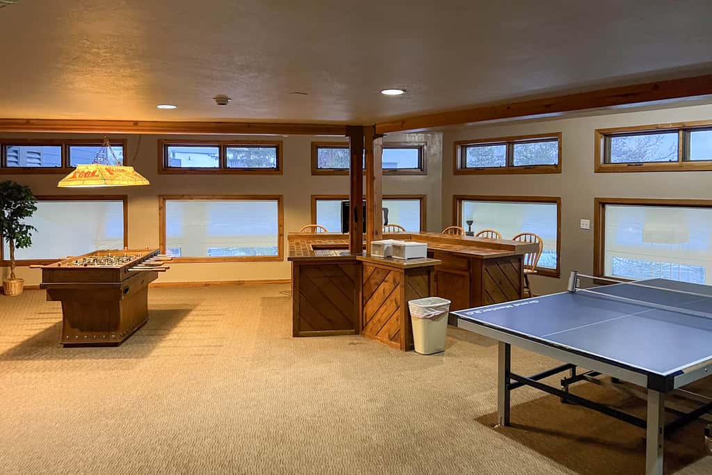 Silverthorne Condo w/ Views ~ 11 Mi to Ski Slopes