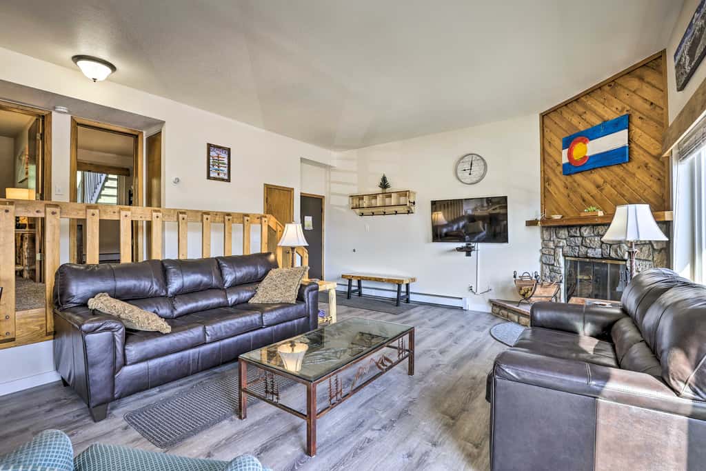 Silverthorne Condo w/ Views ~ 11 Mi to Ski Slopes