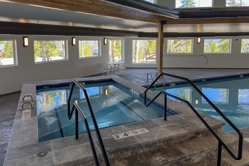 Silverthorne Condo w/ Views ~ 11 Mi to Ski Slopes