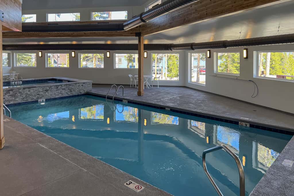 Silverthorne Condo w/ Views ~ 11 Mi to Ski Slopes