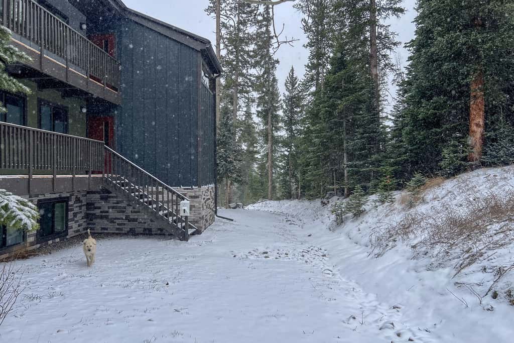 Silverthorne Condo w/ Views ~ 11 Mi to Ski Slopes