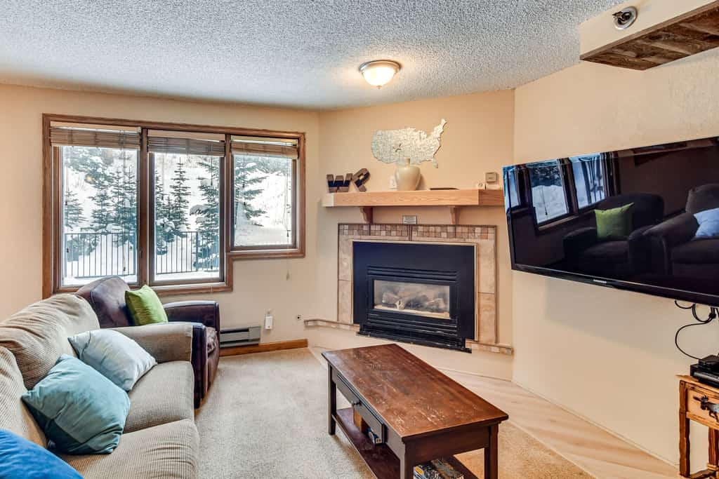 Ski-In/Ski-Out Winter Park Condo w/ Hot Tub Access