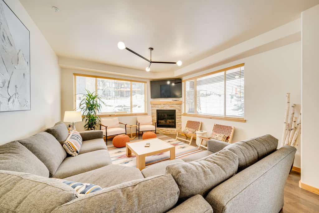 Downtown WP Condo w/ Pool: Steps to Concert Venue!