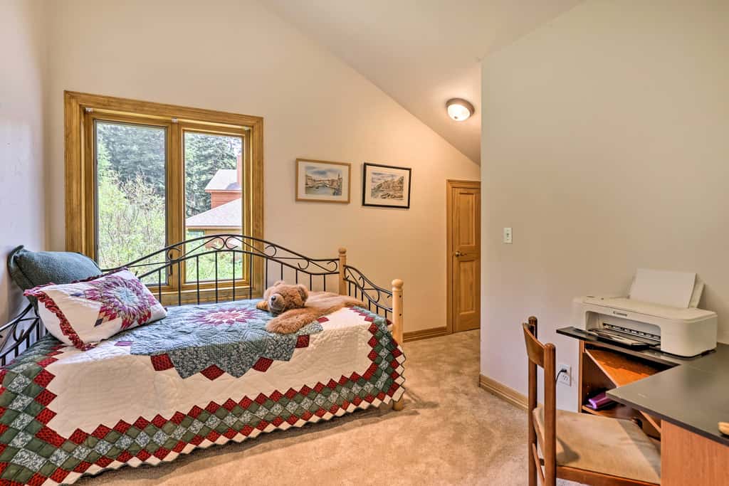 Alpine Escape w/ Mtn Views in Blue River!