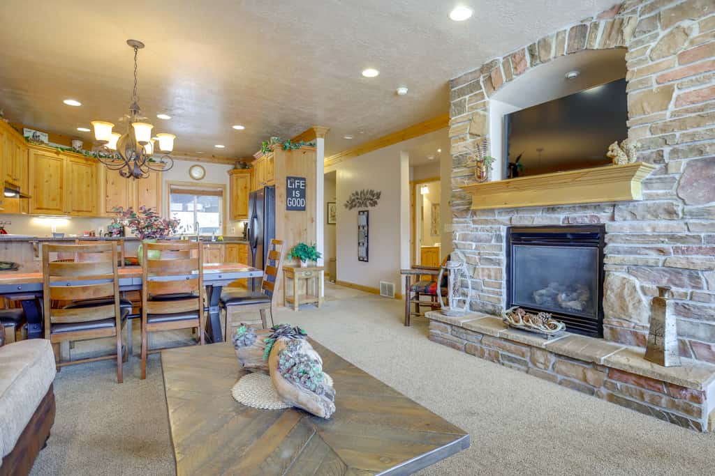 High-End Huntsville Condo w/ Private Hot Tub!