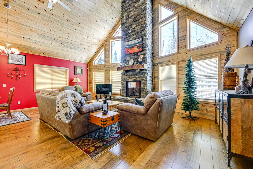 < 1 Mi to Brian Head Resort: Spacious Cabin!