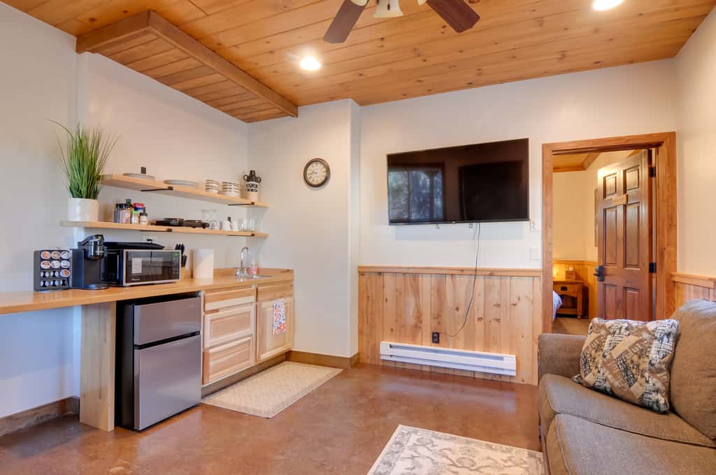 Woodsy Alton Couple's Retreat Near Bryce Canyon