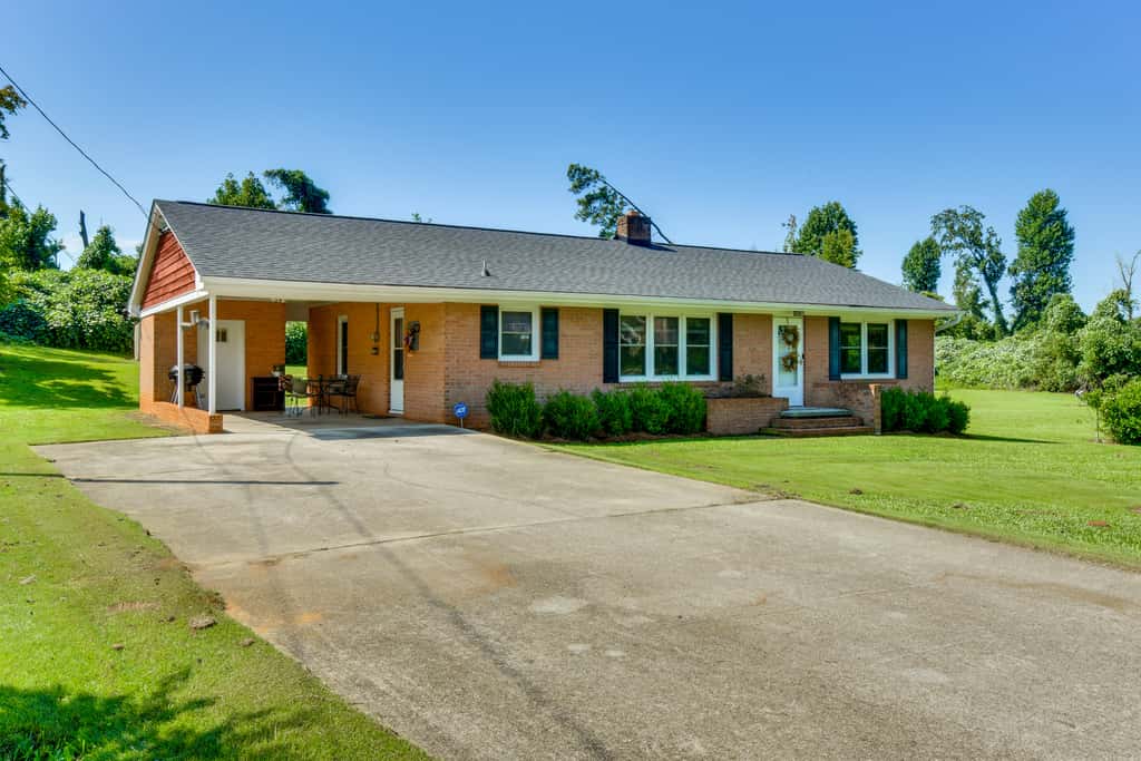 8 Mi to Clemson: Peaceful Family Home w/ Yard