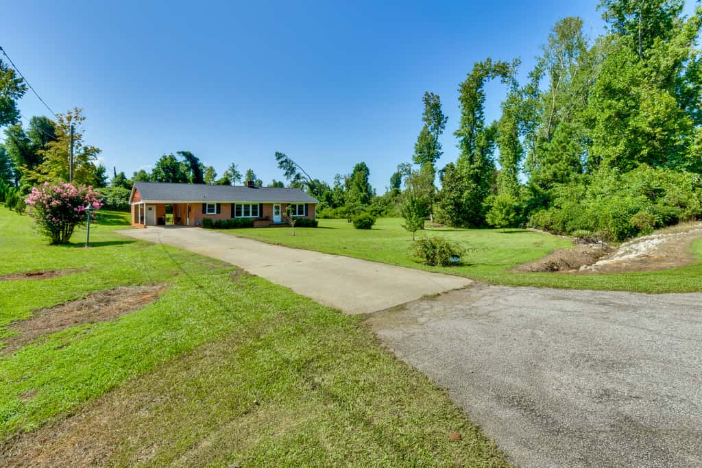 8 Mi to Clemson: Peaceful Family Home w/ Yard