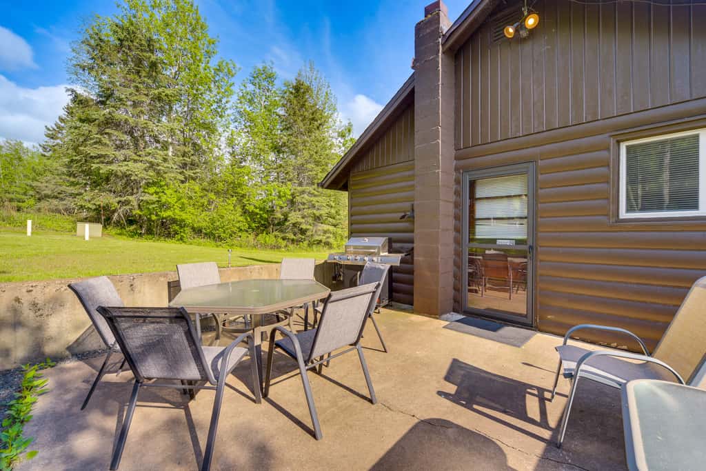 Hayward Retreat on the Chippewa Flowage w/ Dock!