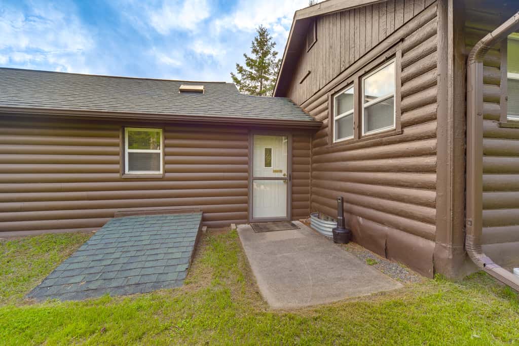 Hayward Retreat on the Chippewa Flowage w/ Dock!