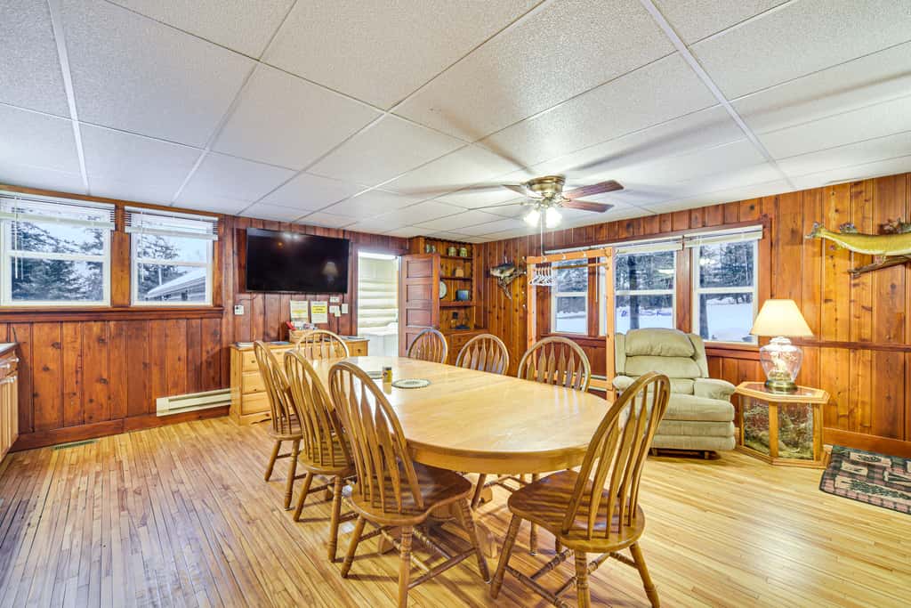 Hayward Retreat on the Chippewa Flowage w/ Dock!